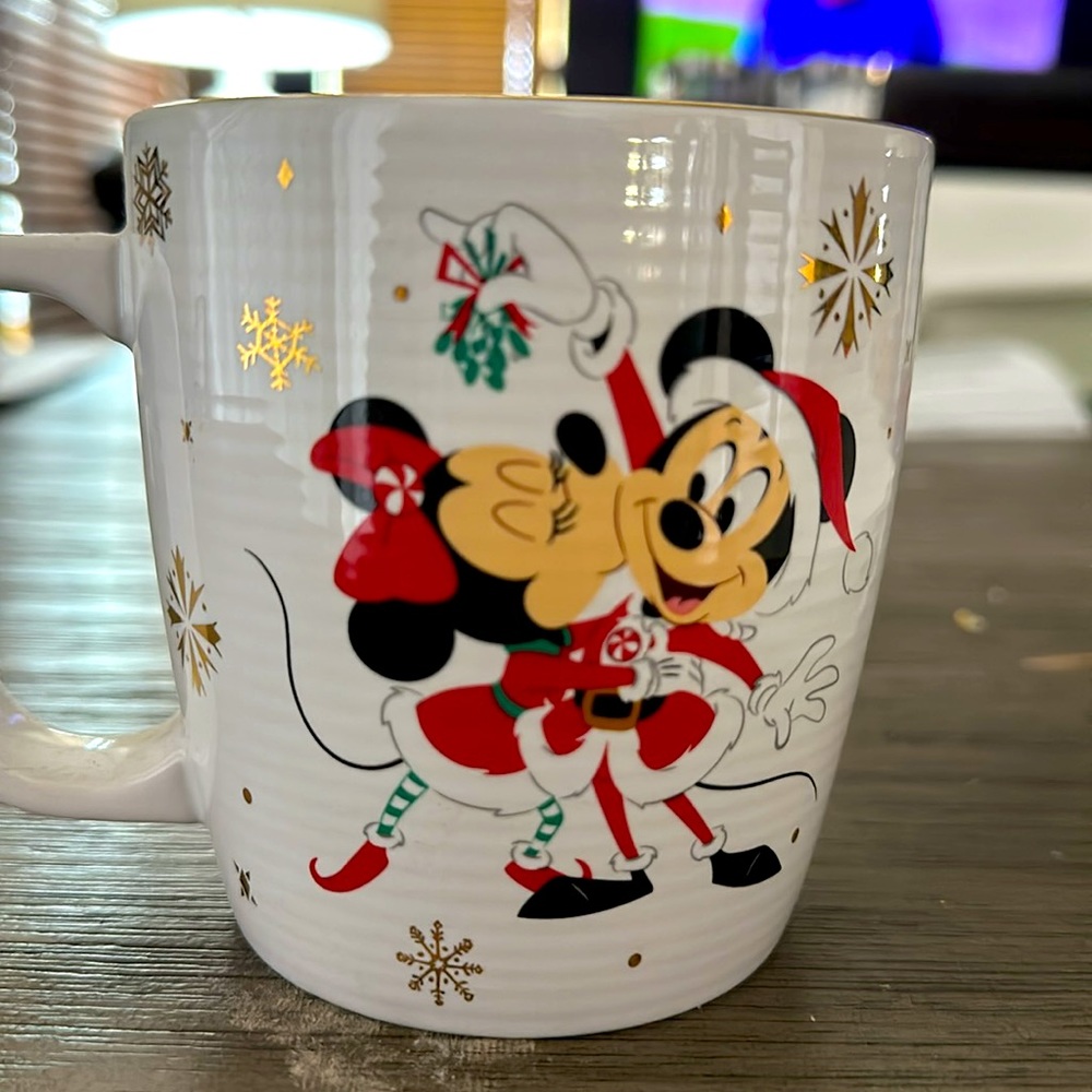 DISNEY coffee cup - Picture 3 of 5